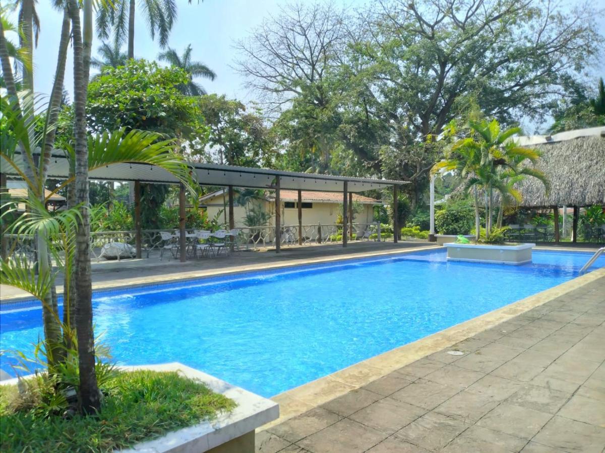 Hotel La Colonia Retalhuleu Exterior foto