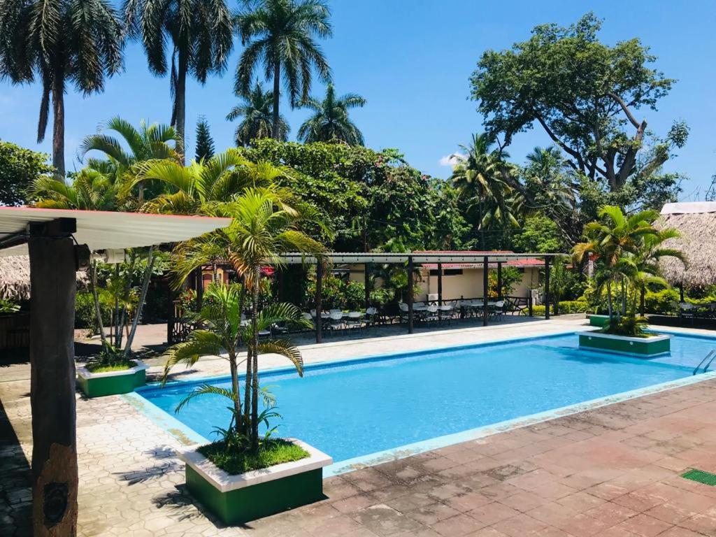 Hotel La Colonia Retalhuleu Exterior foto